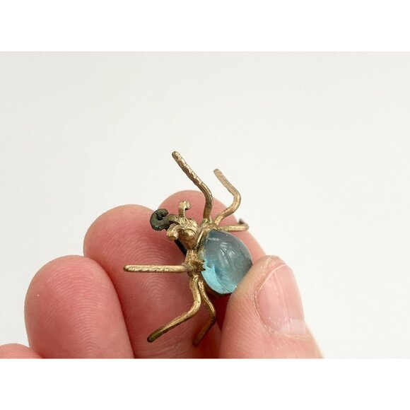 Spider Figural Blue Glass Jelly Belly Body Gold Toned Vintage Jewelry Brooch Pin - Picture 8 of 10